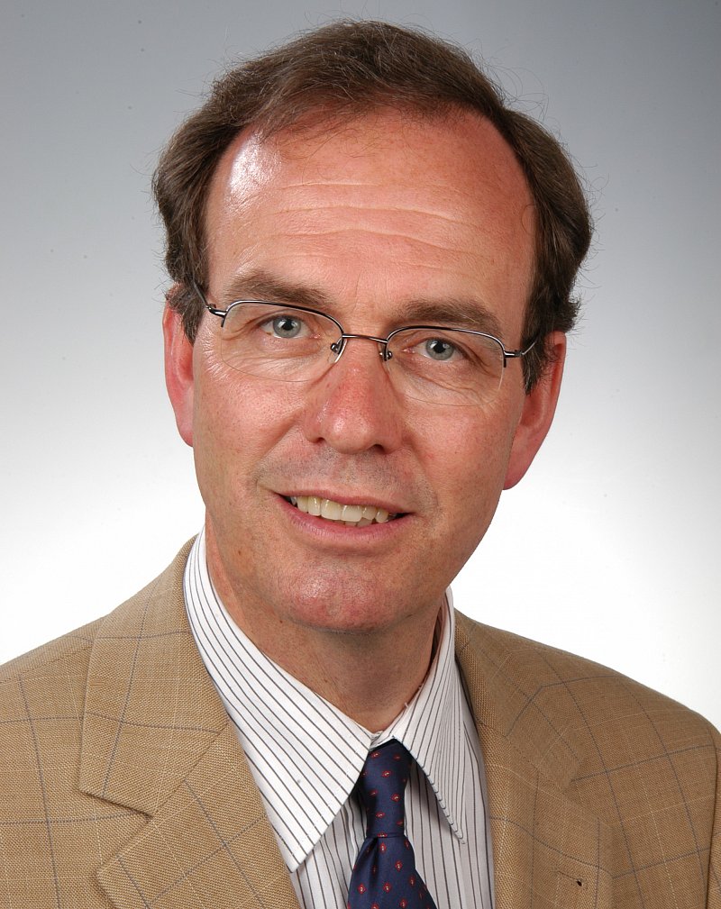 Dr. Dr. h.c. Ulrich Blum.